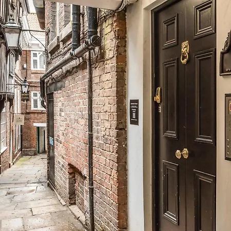 Rowntree One - Stunning Apartment- Grade Ii Listed -joseph Rowntree Birthplace Apartment